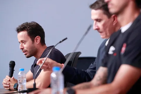 Javier Santamaría habló sobre la renovación de Guimarães. (Foto: La Teja)