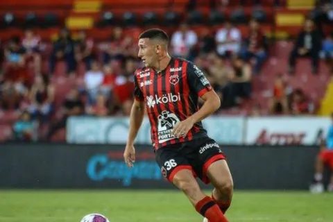 Facundo Zabala sobre su futuro en Alajuelense: "Sé que al final de año me puedo quedar sin trabajo"