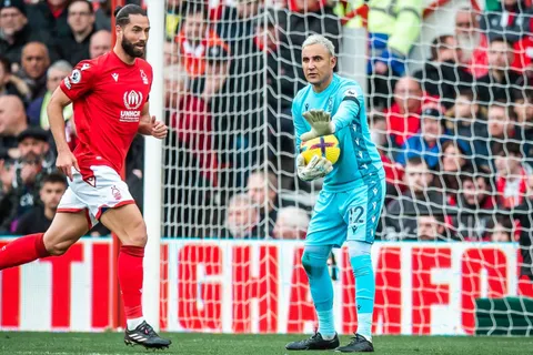 ¡Punto de oro! Keylor Navas volvió a destacar y evitó que el Manchester City goleara al Notingham Forest (VIDEO)