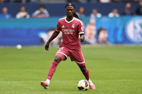 Manchester United prepara una oferta de 50 millones de euros por Eduardo Camavinga: el freno que mantiene abierto su futuro