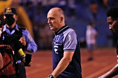 Oficial: Fabián Coito dejó de ser el entrenador de Honduras