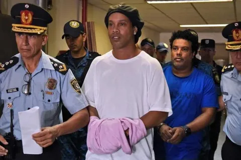 Las primeras declaraciones de Ronaldinho desde su prisión domiciliaria