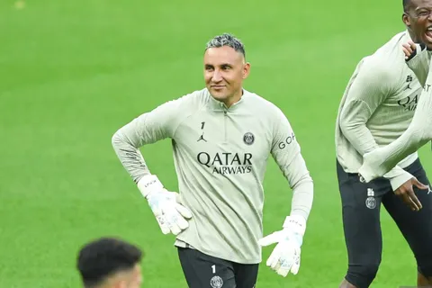 Keylor Navas analiza ofertas para seguir su carrera en el 2024.