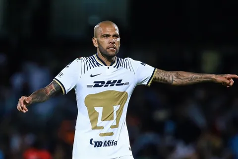 Concacaf: Dani Alves recibió abucheos de fanáticos en México y respondió de manera contundente