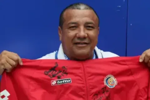 Fue campeón en Alajuelense y mundialista con Costa Rica, pero ahora trabaja armando cajas de cartón: "Los planes no salieron como quería"