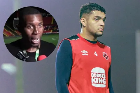 Guillermo Villalobos, jugador de Alajuelense, y Keyner Brown de Herediano.