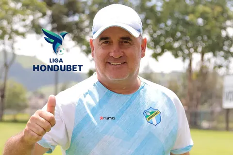 Willy Olivera confirma que podría dirigir a un histórico de Honduras tras su salida de Comunicaciones