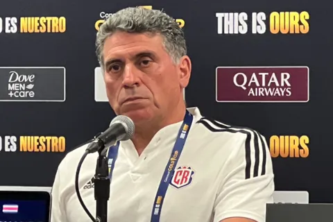 A Luis Fernando Suárez no le quita el sueño los malos resultados de Costa Rica