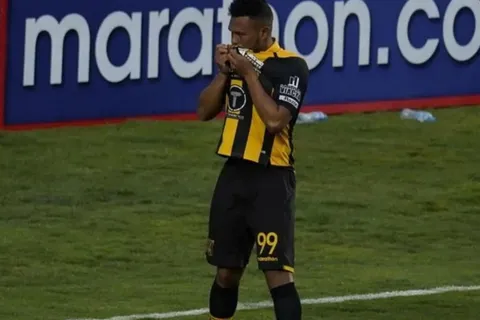 Rolando Blackburn le da la victoria a The Strongest en el clásico paceño [VIDEO]