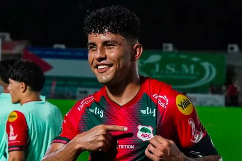 Johan Venegas define su futuro.