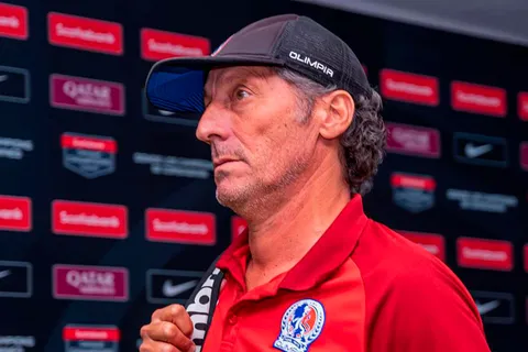 Pedro Troglio anhela el título que le falta y al jugador que pidió que juegue en otra posición