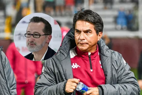 Vladimir Quesada como entrenador de Saprissa y Juan Carlos Rojas, presidente, en conferencia de prensa.