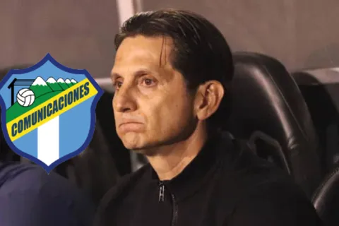 Ronald González preocupado en el banco de Comunicaciones.