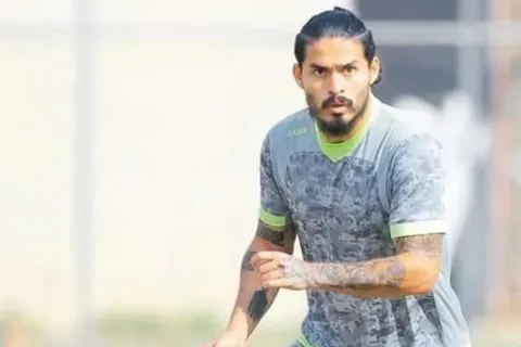 Guatemalteco ya no continuará en el futbol de Irak por malos tratos de su club