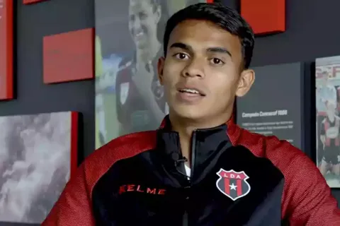 Aarón Suárez sorprendió con su mensaje. (Foto: Alajuelense)