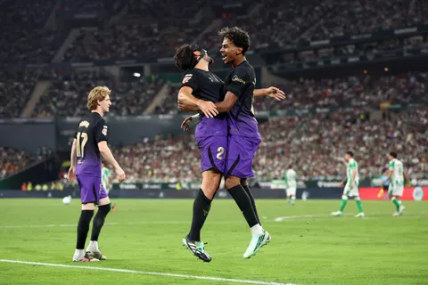 Eric Garcia y Lamine Yamal celebran en el triunfo de Barcelona sobre Betis.