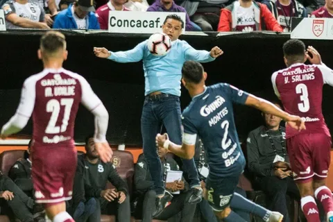 Centeno planea un importante cambio en la formación del Saprissa