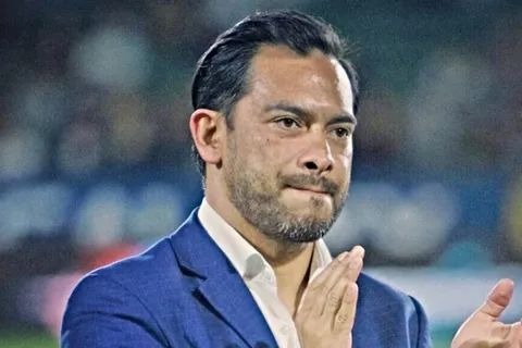Carlos Ruiz explotó en contra del árbitro en la derrota de Guatemala ante México por Copa Oro