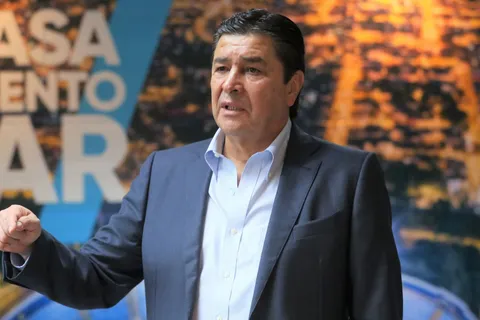 Luis Fernando Tena lo celebra: legionario de Guatemala hace historia grande en Europa.