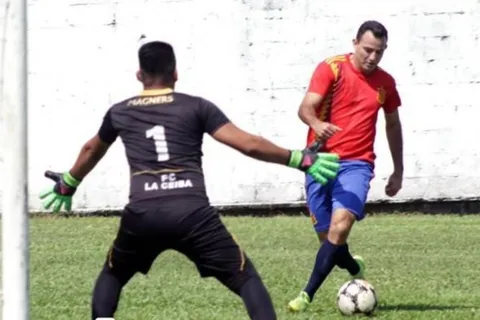 Guatemala se emociona con reencuentro en cancha de Marco Pappa y José Contreras