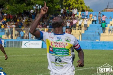 Jefferson Viveros completa trío colombiano en Sonsonate