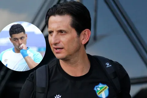 Ronald González con Comunicaciones y Darwin Lom con la camisola de Guatemala.