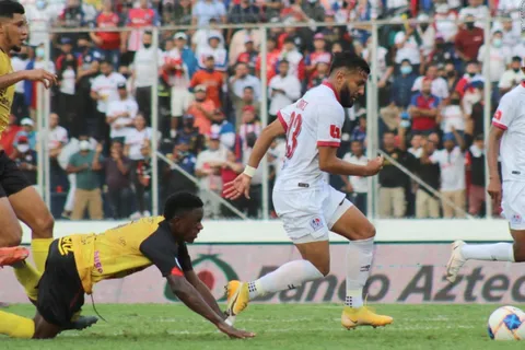 Olimpia se pone en ventaja en la final [VIDEO]
