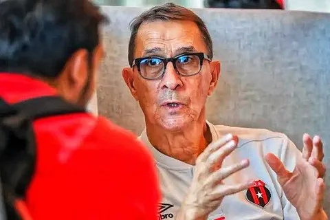 Guimaraes lo limpió de Alajuelense, todavía le duele y manda un mensaje para volver: “Siempre he sido de la Liga”