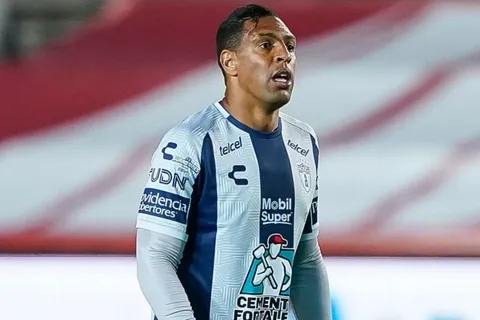 Roberto Nurse seguirá en Pachuca