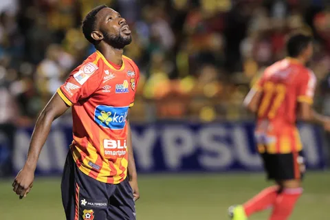 Keysher Fuller hace un anuncio en medio de los rumores entre Saprissa y Alajuelense