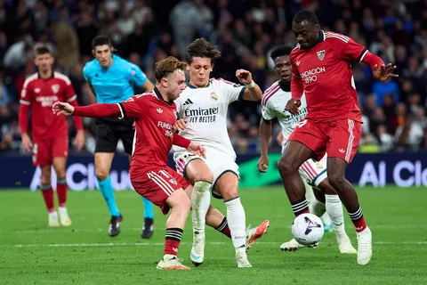 Fofana explica su salida del Milan: no quería quedarse sin jugar y entendía que no entraba en los planes de Amorim y la dirigencia