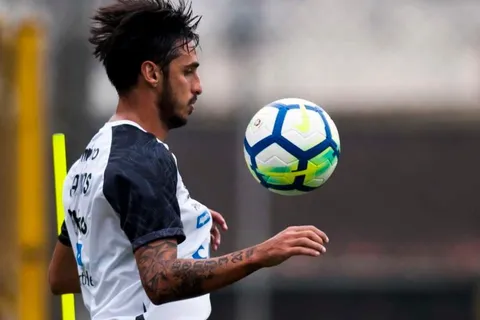 Bryan Ruiz todavía no debutará con Santos