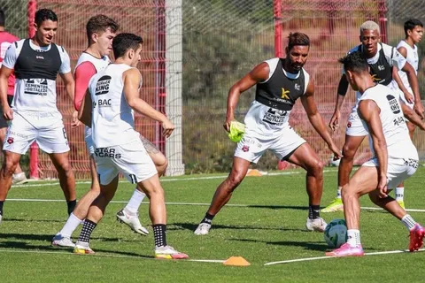 Alajuelense está muy cerca de perder una figura suya en manos de un club tico