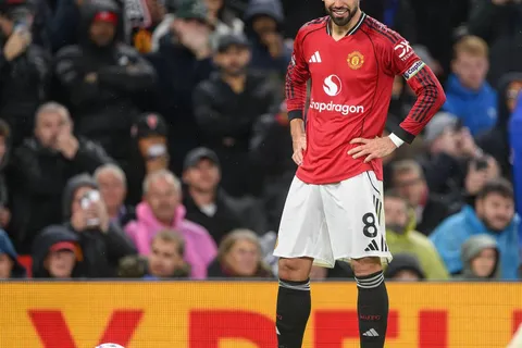 «Puro fútbol»: Carrick explica la suplencia de Bruno Fernandes ante Bournemouth