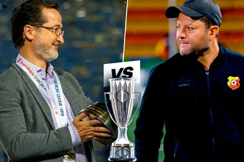 Juan Carlos Rojas salió a cruzar a Jafet Soto. (Foto: FCA)