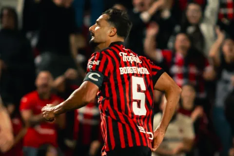 Alajuelense lo festeja: Celso Borges da un nuevo salto a los 37 años tras ganar el ansiado título nacional