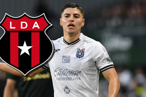Ronaldo Cisneros genera preocupación en Alajuelense.