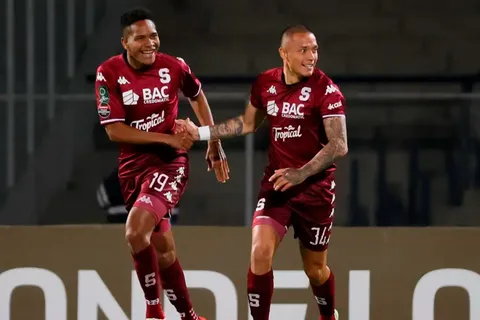 Saprissa pierde a uno de sus futbolistas tras lesionarse de gravedad