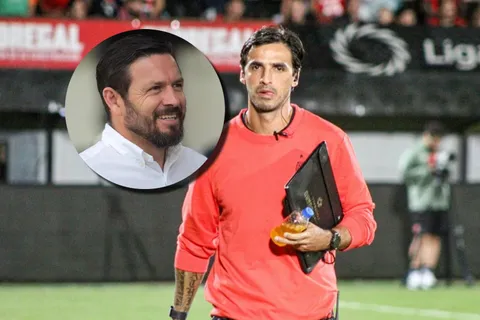 Rolando Fonseca fue muy duro contra Bryan Ruiz.