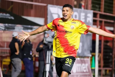 ¿Nuevo club? Getsel Montes viste la camisa que tanto soñó tras ser bicampeón con Herediano