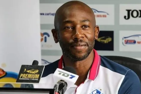 Una leyenda del fútbol tico regresará a Cartaginés para asumir nuevamente como técnico