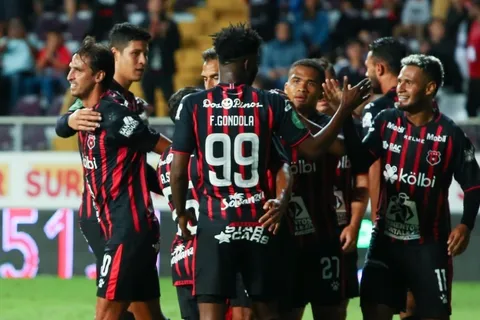 El dilema de Alajuelense ¿cuál extranjero dejar por fuera de la lista?