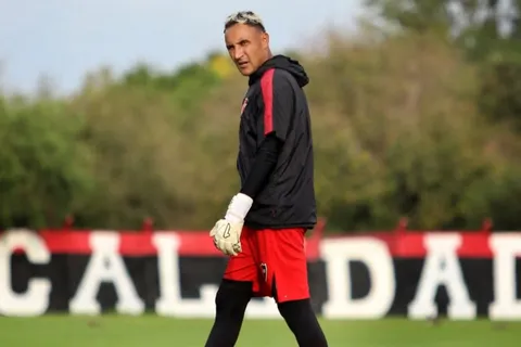 Keylor Navas tiene dos opciones además de su venta.