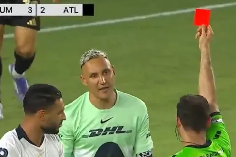 Adalberto Carrasquilla quedó atónito: Keylor Navas fue expulsado en Pumas y dejó una escena que nadie en Costa Rica imaginaba