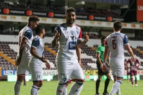 Cartaginés sigue sin ganar en el torneo pero además, se llena de expulsados
