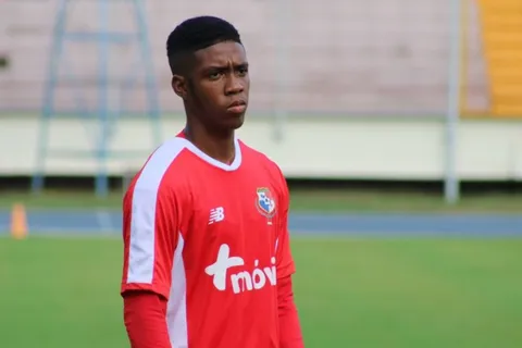 Kevin Galván queda desafectado de la selección de Panamá