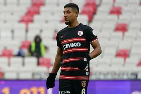 Bryan Acosta no puede jugar con el Gaziantep de Turquía