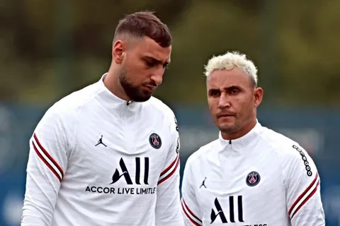 Gianluigi Donnarumma no está cómodo con Keylor Navas en el PSG