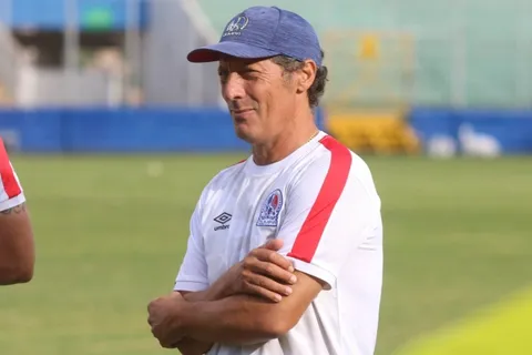 Pedro Troglio quiere jugar la final donde entren más aficionados de Olimpia