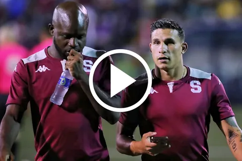 Llora Saprissa: el gesto de Luis Paradela con Javon East que emocionará a todos los morados